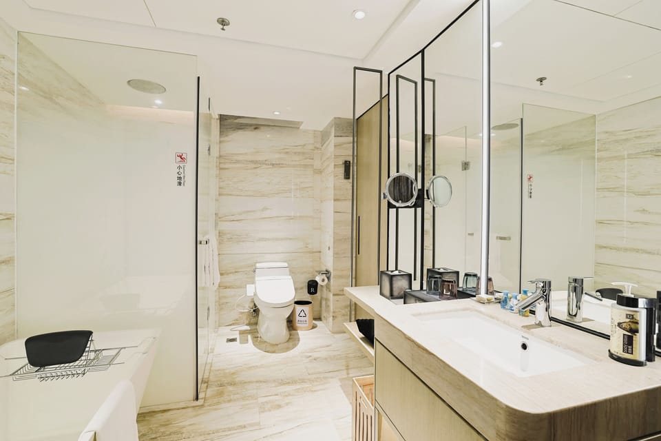Separate tub and shower, deep soaking tub, rainfall showerhead