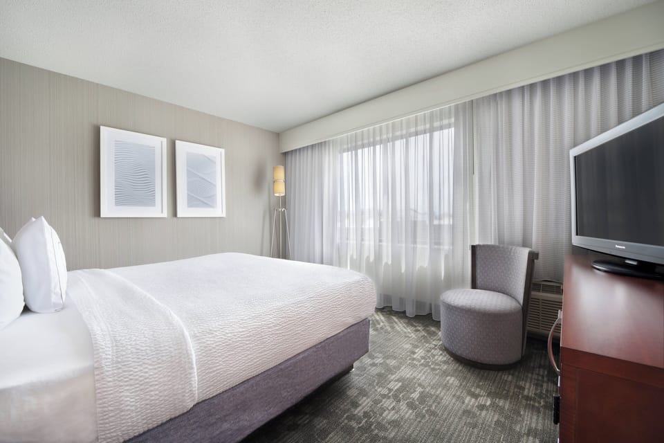 Suite, 1 Bedroom | Premium bedding, iron/ironing board, free cribs/infant beds