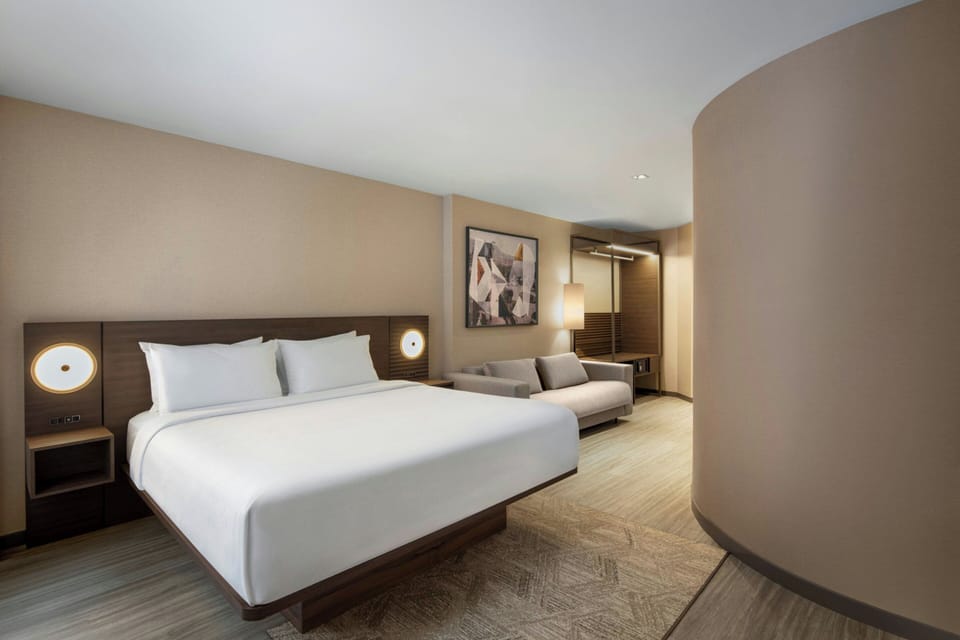 Hypo-allergenic bedding, pillowtop beds, in-room safe, desk