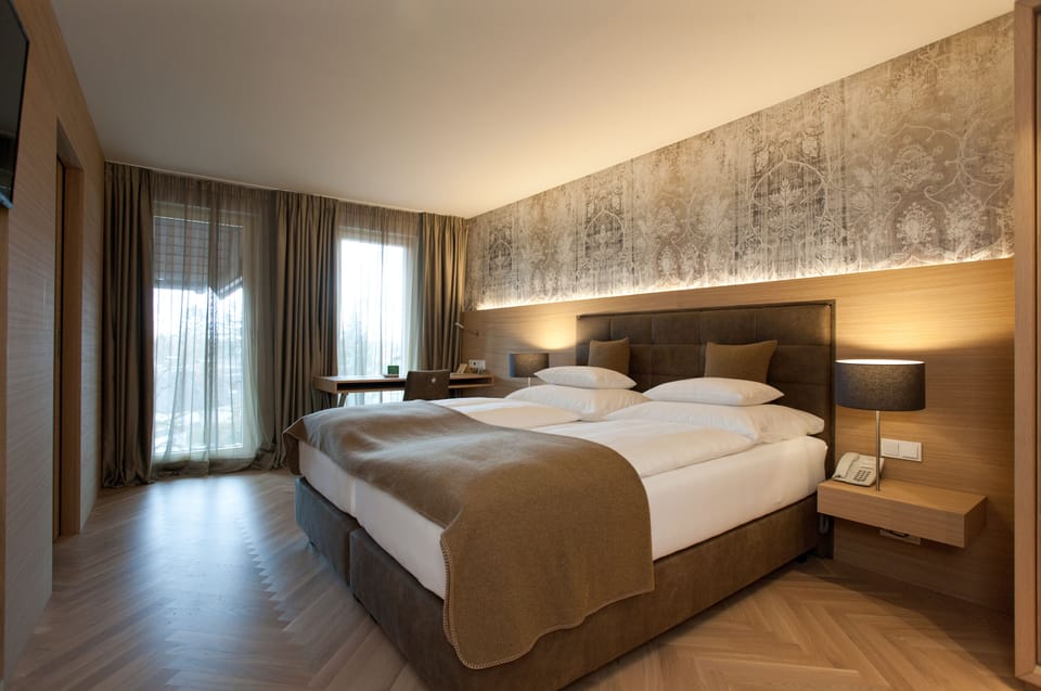 Deluxe Double Room | Minibar, in-room safe, individually furnished, iron/ironing board