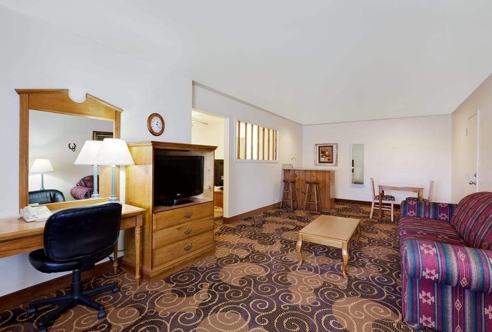 Suite, 1 Bedroom, Non Smoking (1 King Bed) | Room amenity