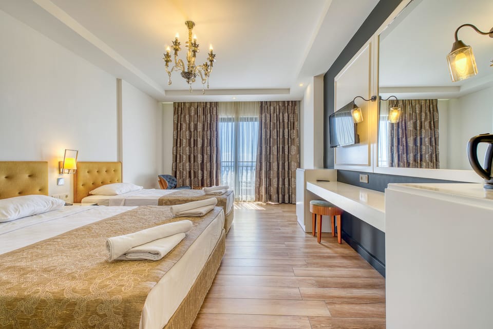 Comfort Triple Room | Hypo-allergenic bedding, minibar, in-room safe, desk