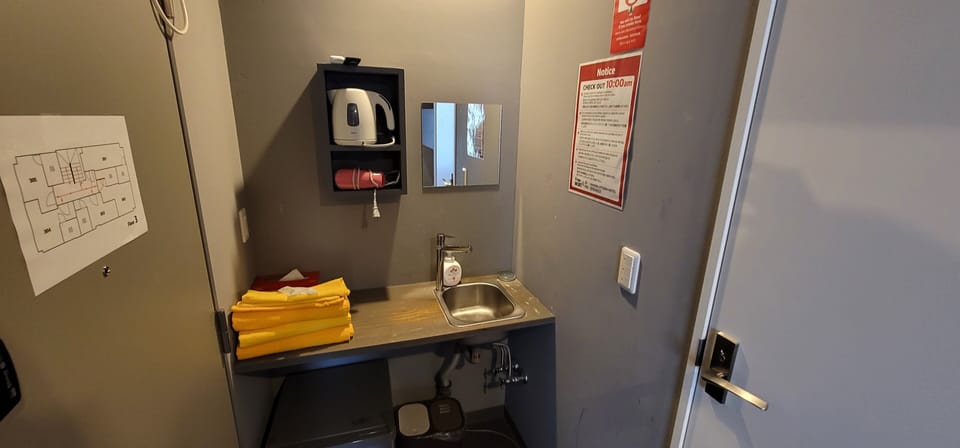 Standard Triple Room | Bathroom | Shower, free toiletries, hair dryer, slippers
