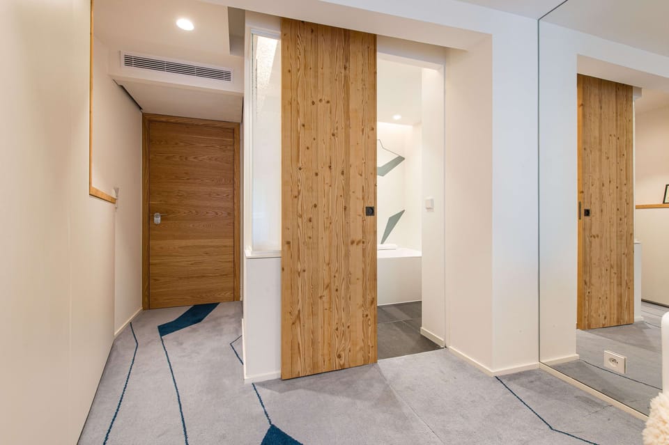 Minibar, in-room safe, desk, soundproofing