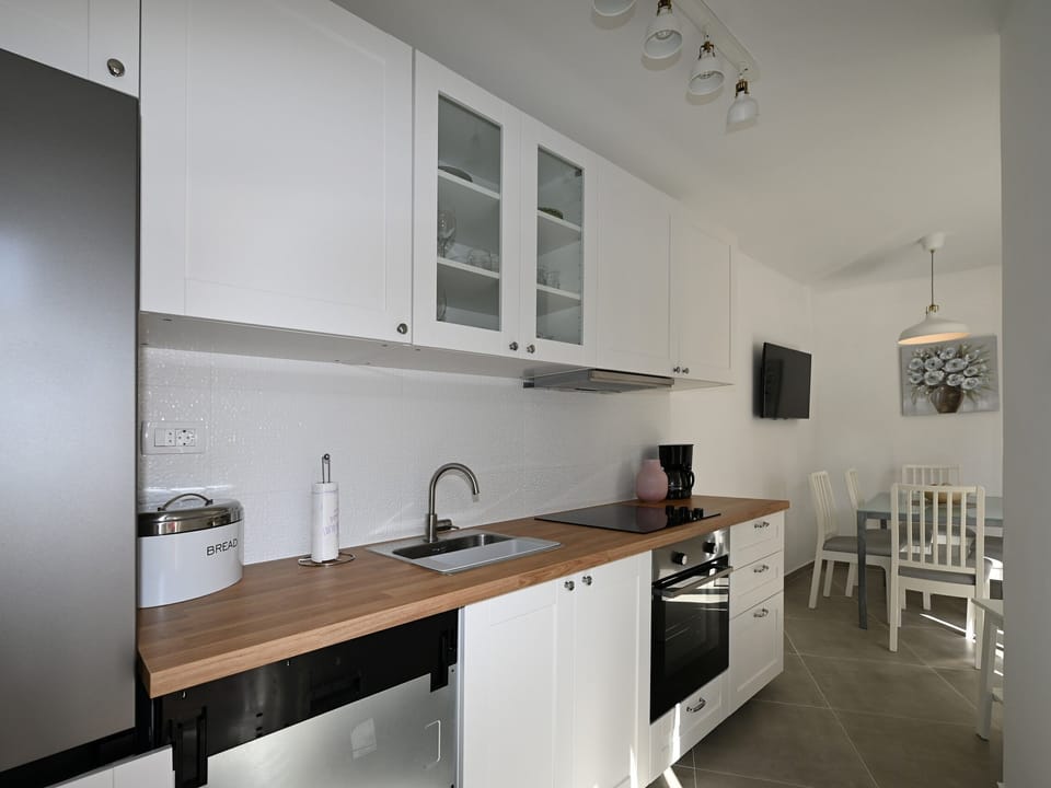 House | Private kitchen | Espresso maker, fridge, oven, stovetop