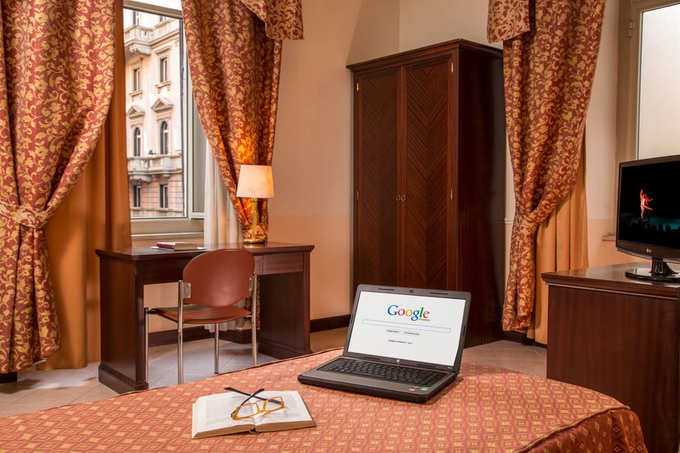 Cribs (surcharge), WiFi (free), bed sheets