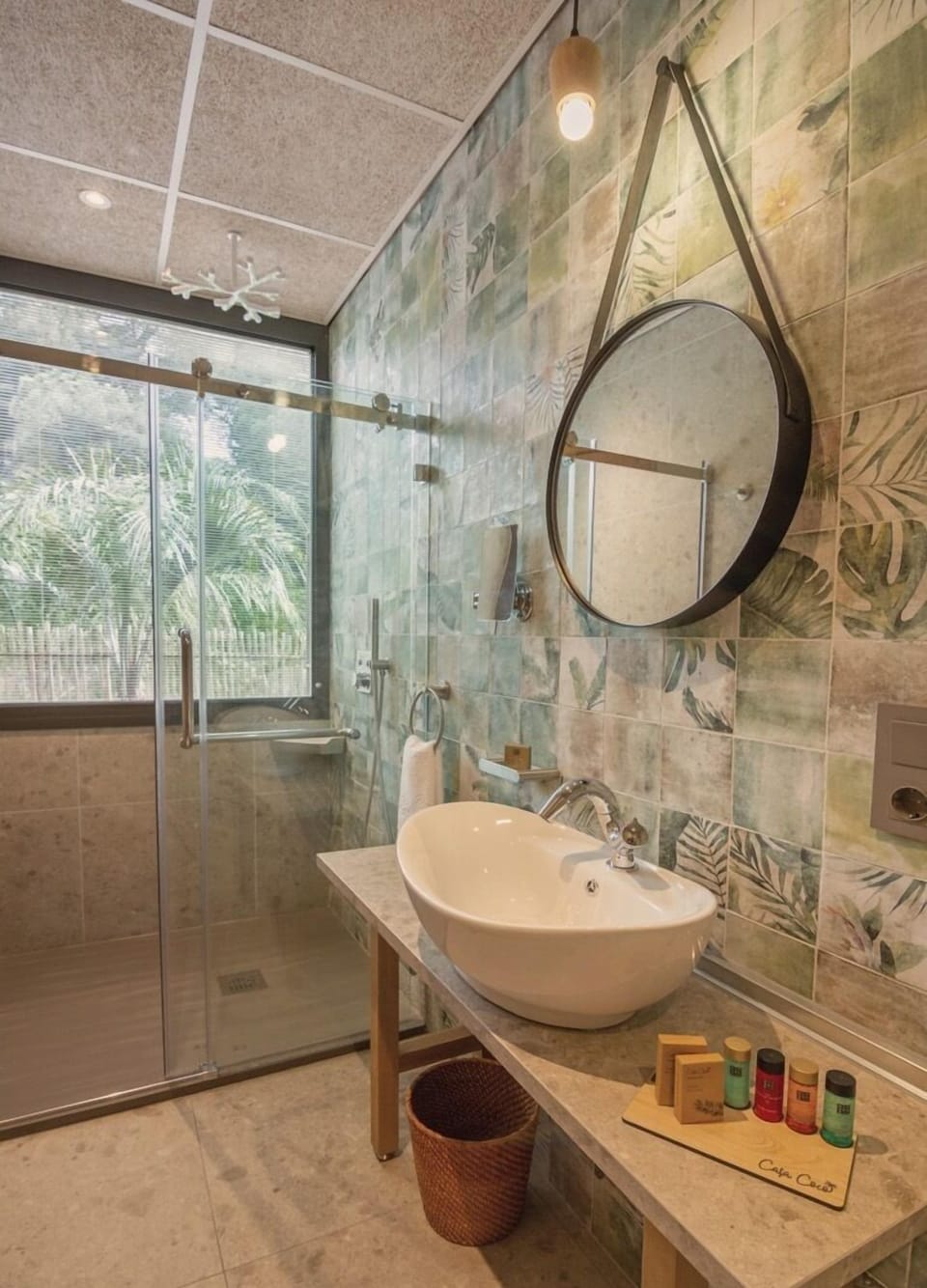 Exclusive Double Room | Bathroom | Shower, rainfall showerhead, free toiletries, hair dryer