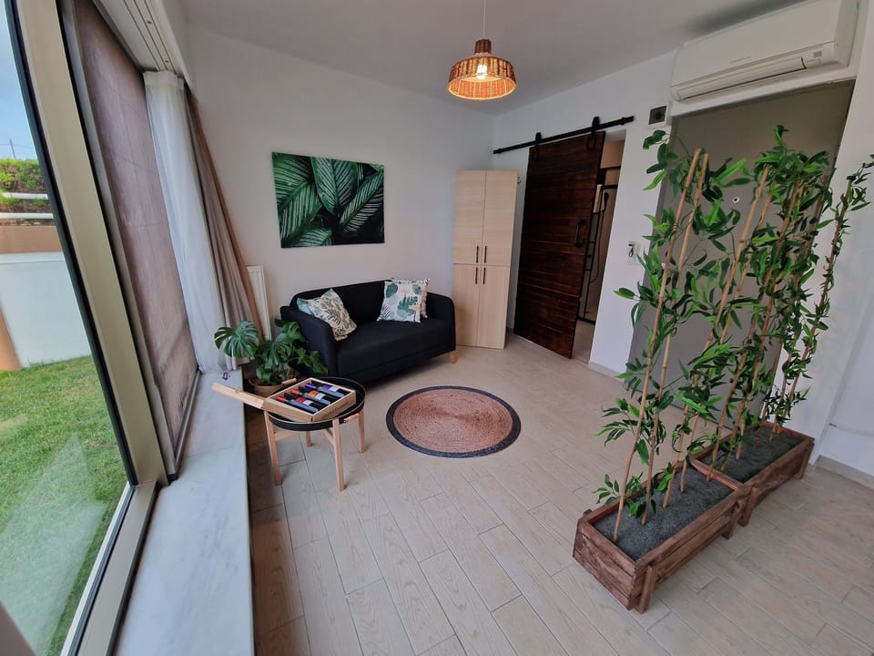 Deluxe Double Room, 1 Queen Bed, Jetted Tub, Pool View | Egyptian cotton sheets, premium bedding, minibar, desk