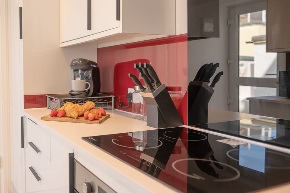 Apartment, Ensuite, Garden View | Shared kitchen | Highchair