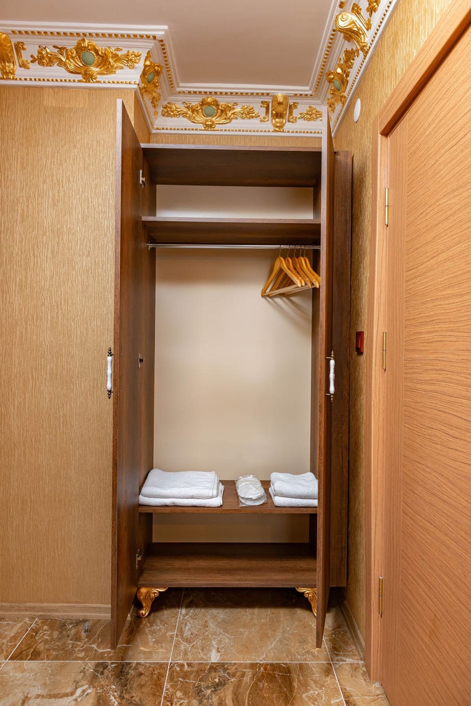 Deluxe Twin Room, City View | WiFi (free), bed sheets