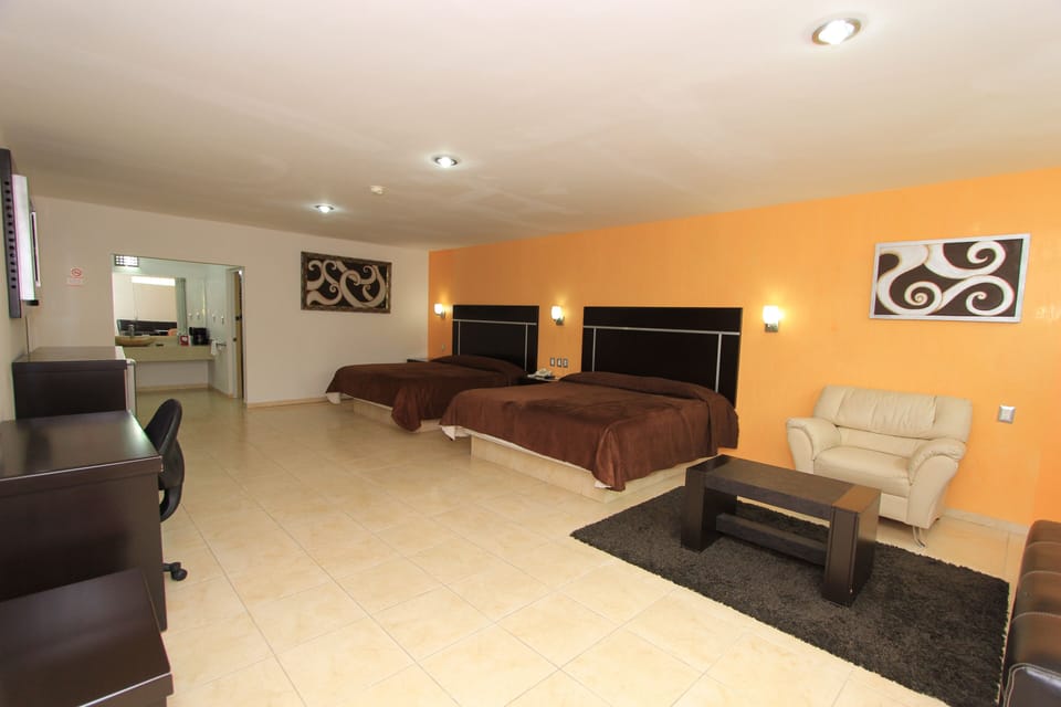 Deluxe Studio Suite | In-room safe, desk, iron/ironing board, free WiFi