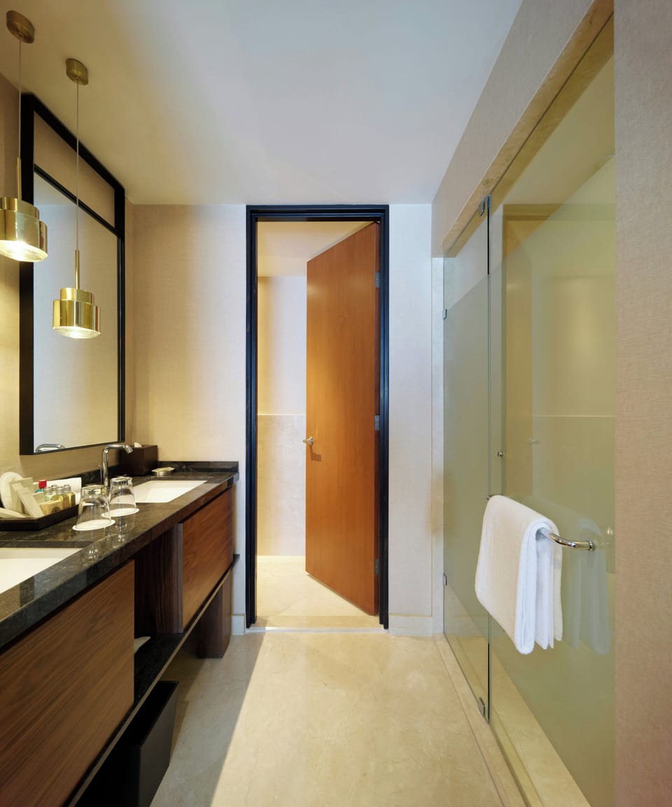 Junior Suite, 1 King Bed, Park View | Bathroom | Shower, rainfall showerhead, designer toiletries, hair dryer