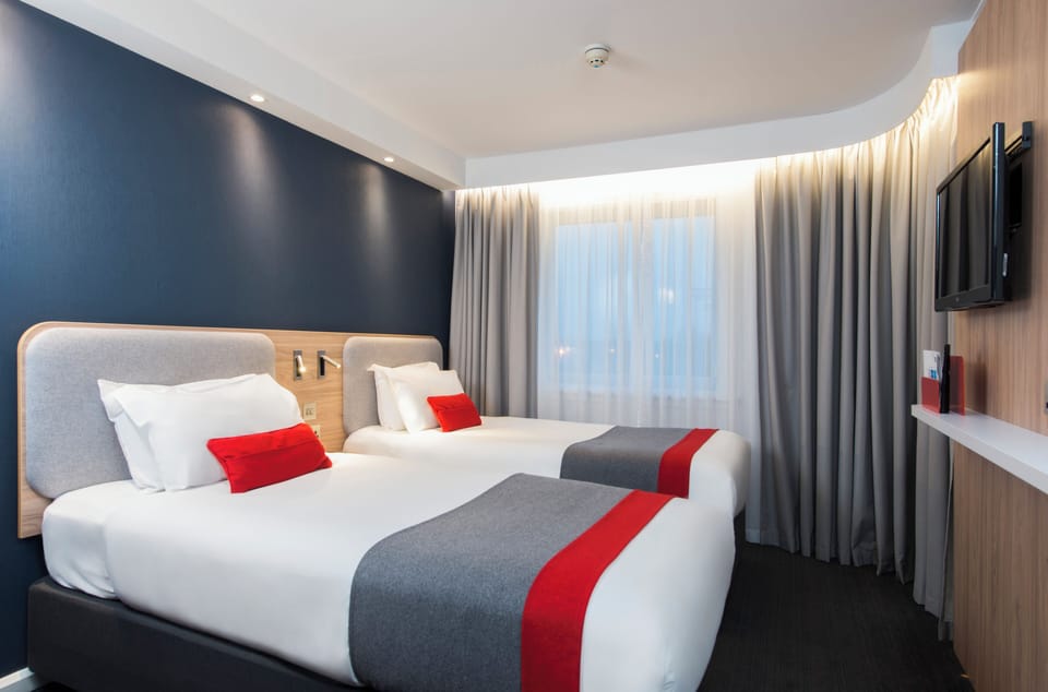 Standard Room, 2 Twin Beds (with Free Hot Breakfast) | Desk, laptop workspace, iron/ironing board, free cribs/infant beds