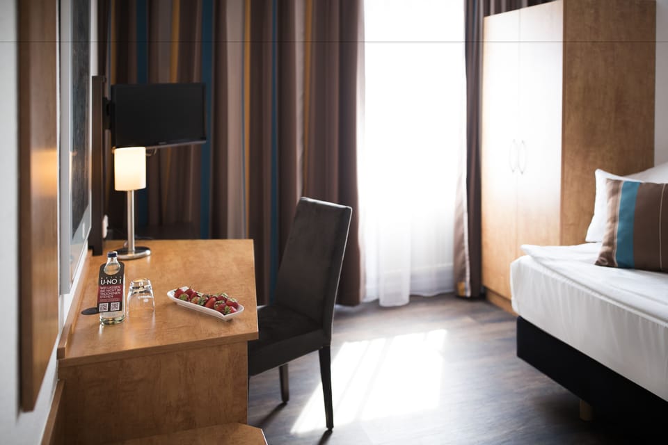 Standard Single Room | Desk, blackout drapes, WiFi, bed sheets