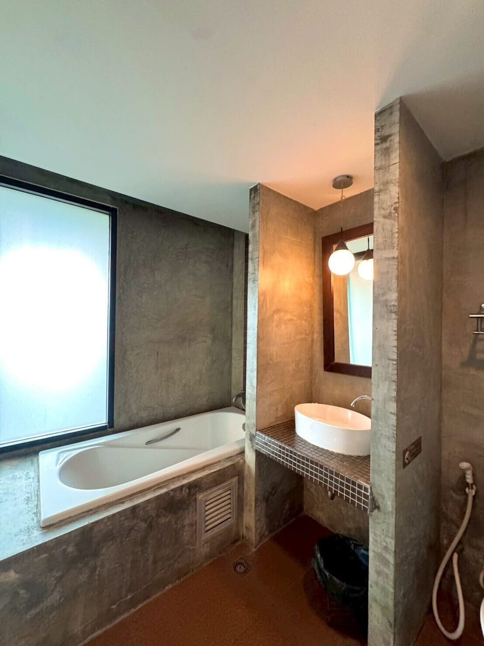 Deluxe Family Triple Room | Bathroom | Free toiletries, hair dryer (on request), towels, soap