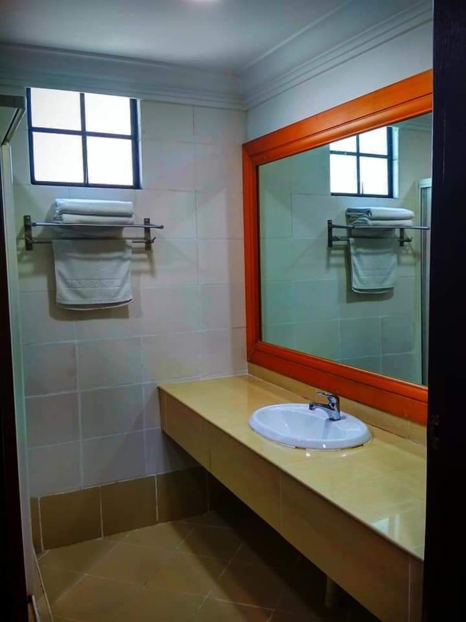 Standard Room | Bathroom | Shower, hair dryer, bidet, towels