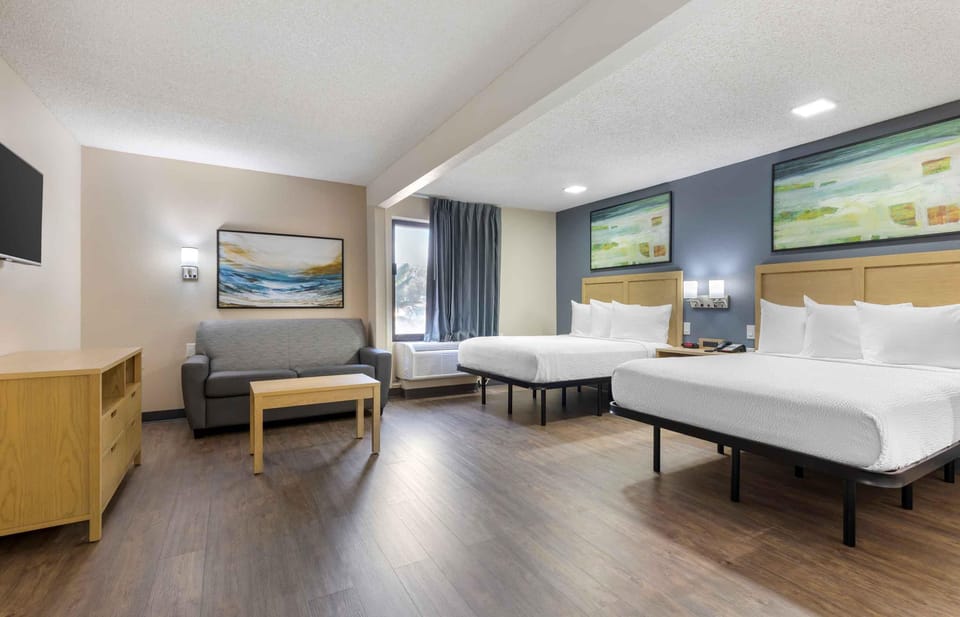 Desk, laptop workspace, iron/ironing board, rollaway beds