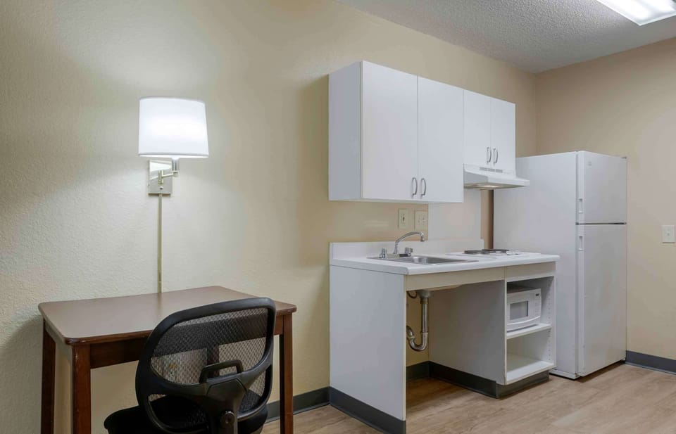 Desk, laptop workspace, iron/ironing board, WiFi (free)