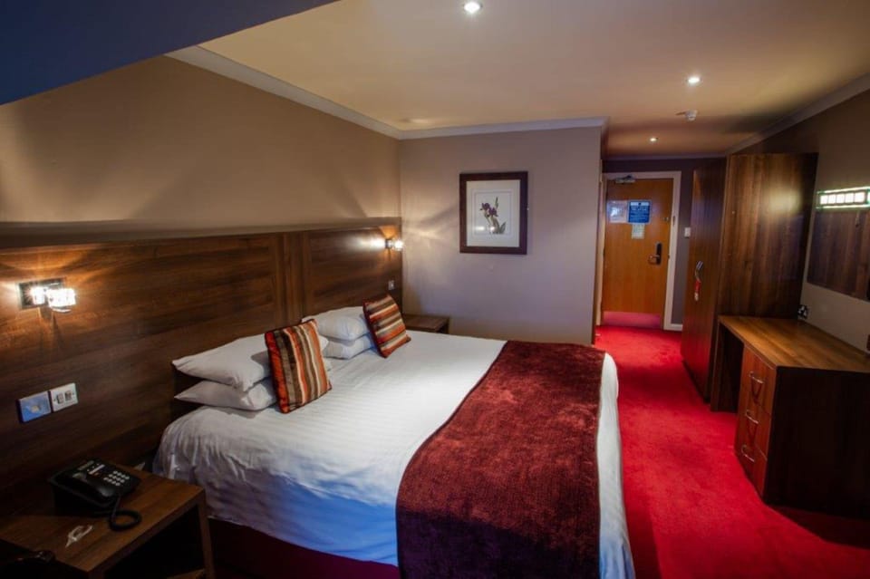 Deluxe Double Room | In-room safe, desk, free WiFi, bed sheets