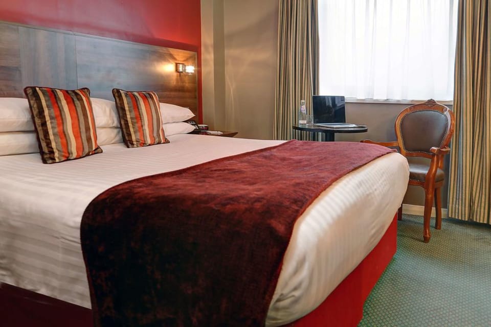 Deluxe Double Room | In-room safe, desk, free WiFi, bed sheets