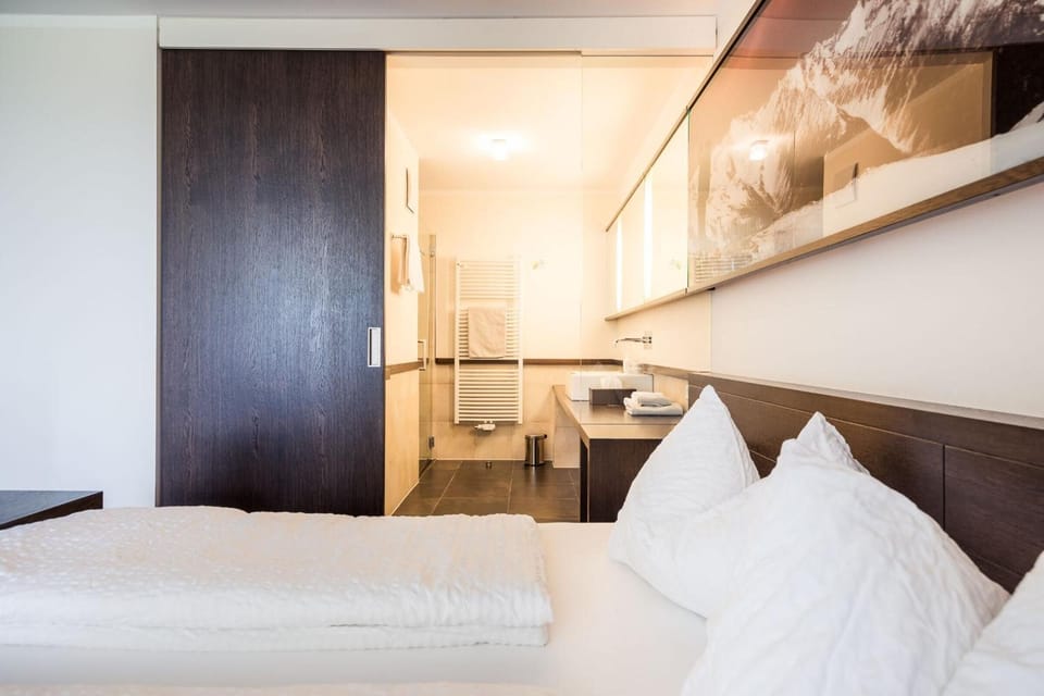 Superior Double Room, Mountain View | Premium bedding, in-room safe, desk, soundproofing