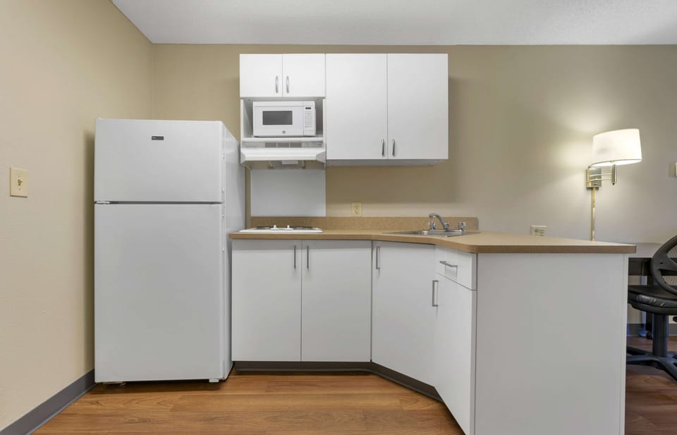 Studio, 2 Double Beds, Non Smoking | Private kitchen | Full-size fridge, microwave, stovetop, coffee/tea maker