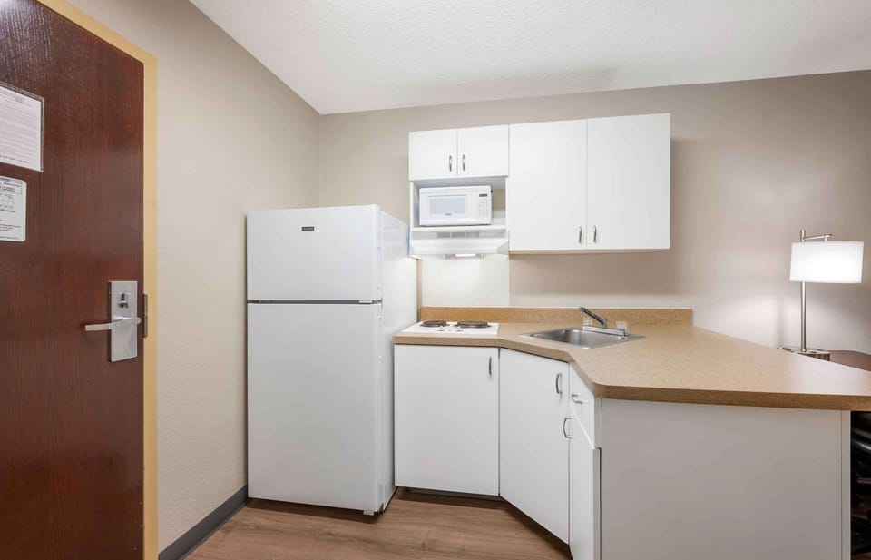 Studio, 2 Double Beds, Non Smoking | Private kitchen | Fridge, microwave, stovetop, coffee/tea maker