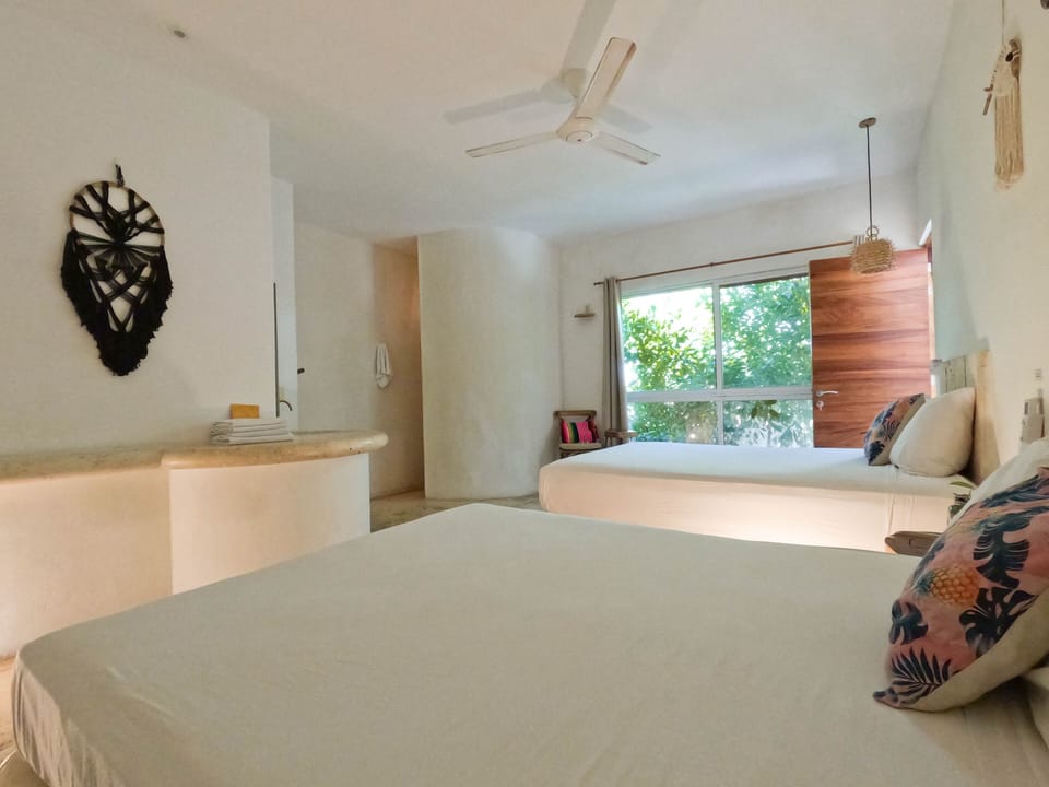Quadruple Room | In-room safe, laptop workspace, iron/ironing board, free WiFi