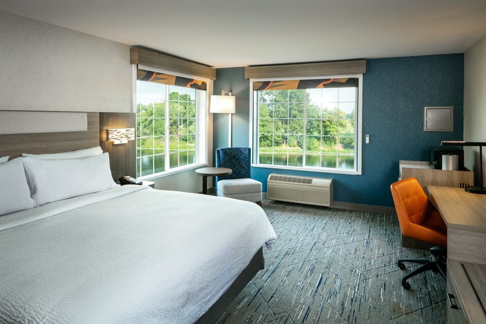 Room, 1 King Bed, Accessible, River View (Mobil Tub) | Desk, iron/ironing board, free cribs/infant beds, rollaway beds
