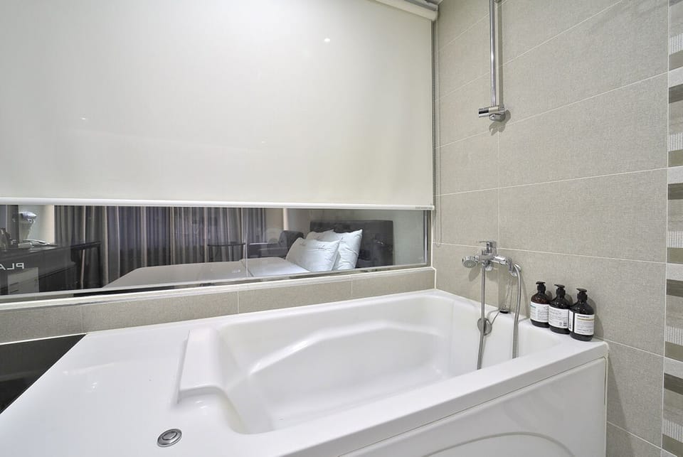 Deluxe Double Busan Tower View | Premium bedding, free WiFi, bed sheets