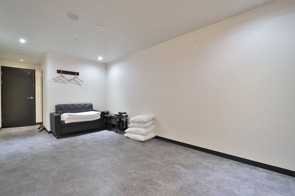 Family Shared Dormitory | Premium bedding, free WiFi, bed sheets