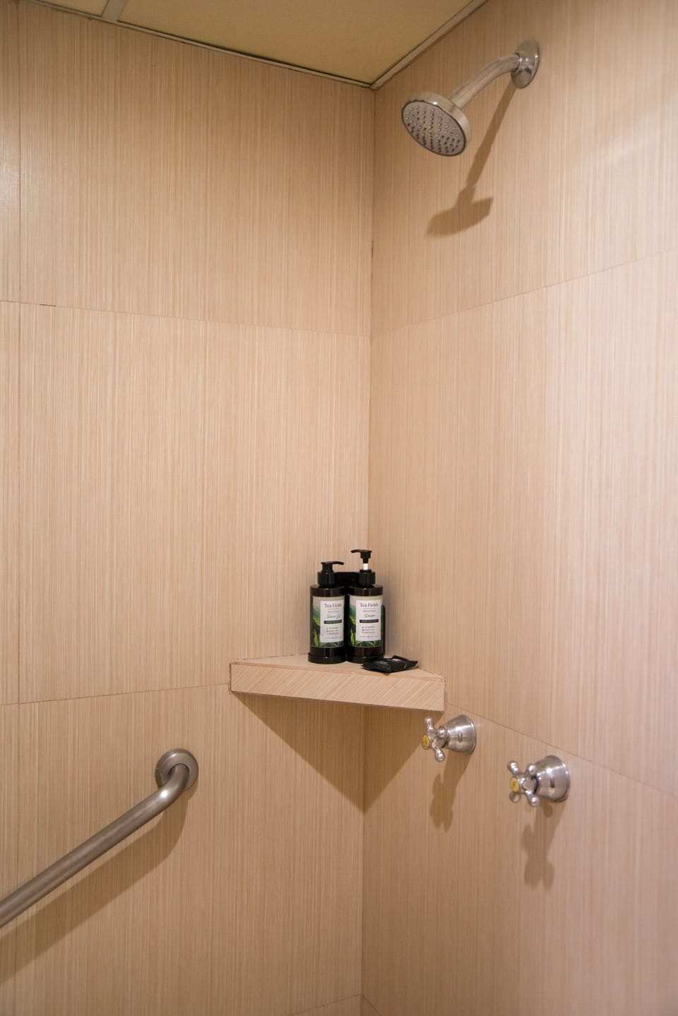 Standard Room, 1 Double Bed | Bathroom | Shower, hair dryer, towels