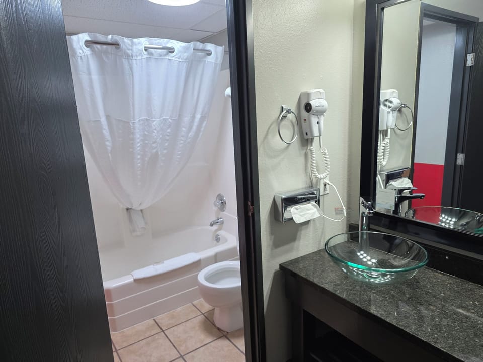 Room, 1 King Bed, Non Smoking | Bathroom | Combined shower/tub, free toiletries, hair dryer, towels