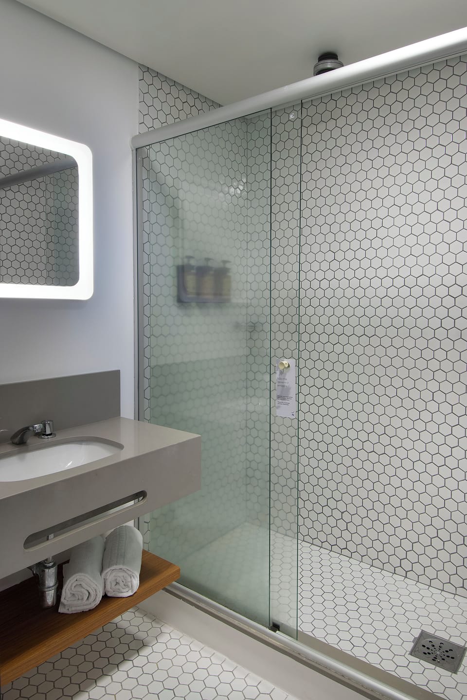 Superior Room, 1 Double Bed | Bathroom | Shower, eco-friendly toiletries, hair dryer, towels