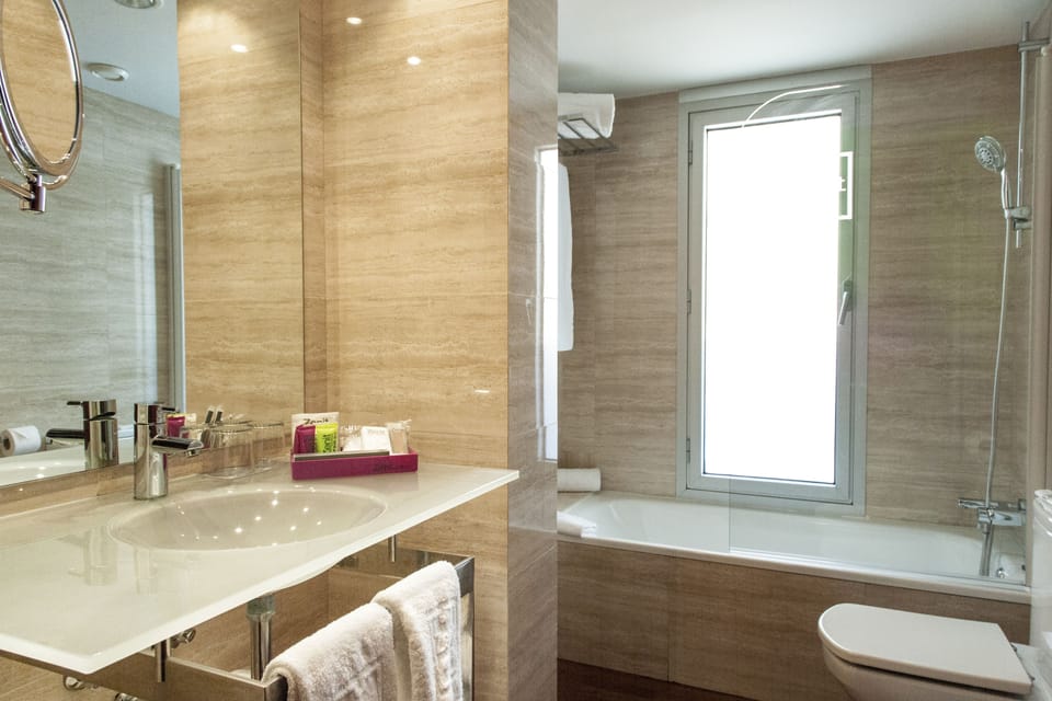 Standard Double Room, Terrace | Bathroom | Shower, eco-friendly toiletries, hair dryer, bidet