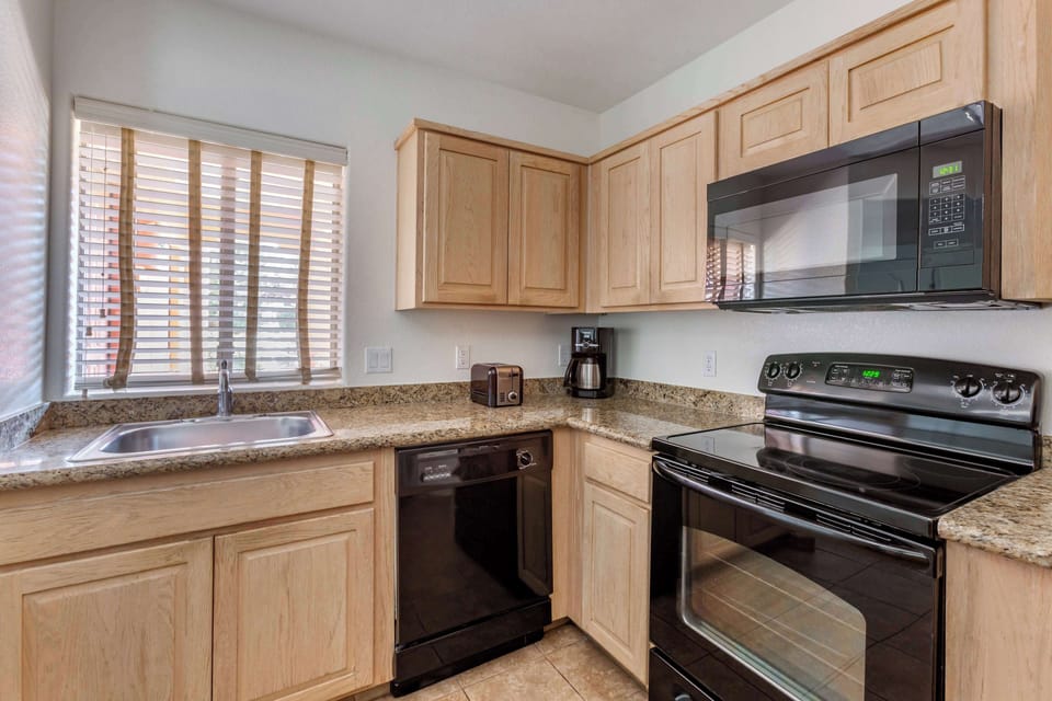 Microwave, coffee/tea maker, cookware/dishes/utensils, dining tables