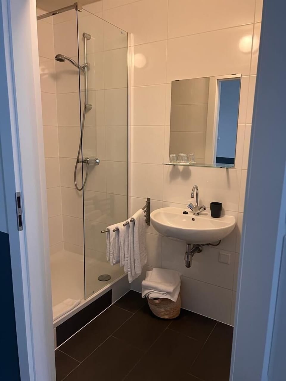 Comfort Double Room | Bathroom | Shower, towels