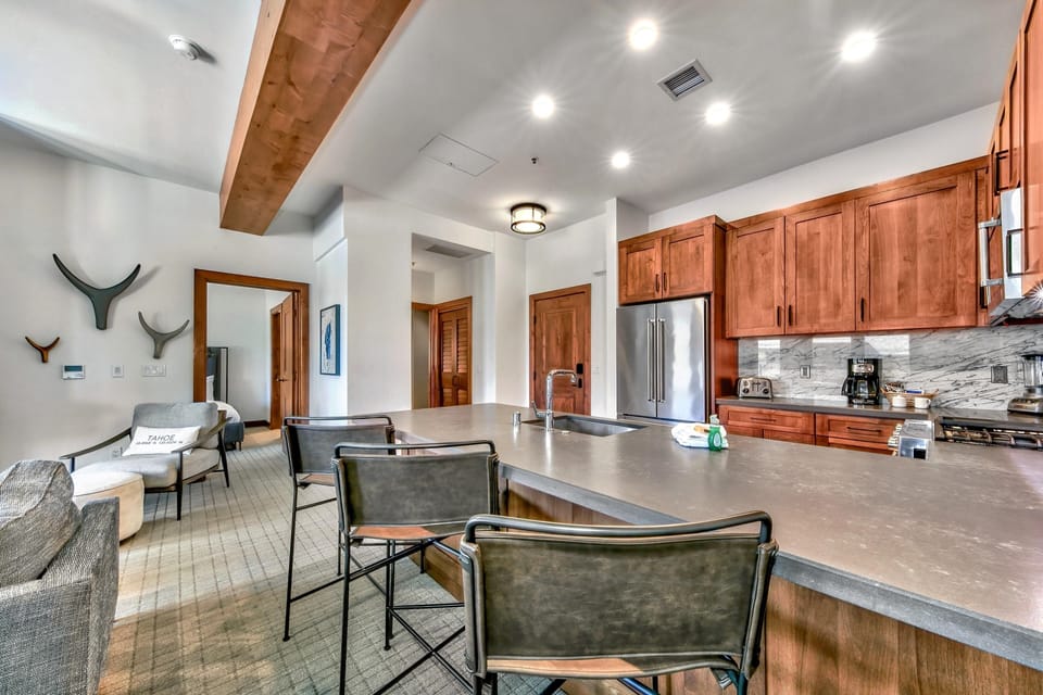 Condo, 2 Bedrooms | Private kitchen | Fridge, oven, coffee/tea maker, toaster