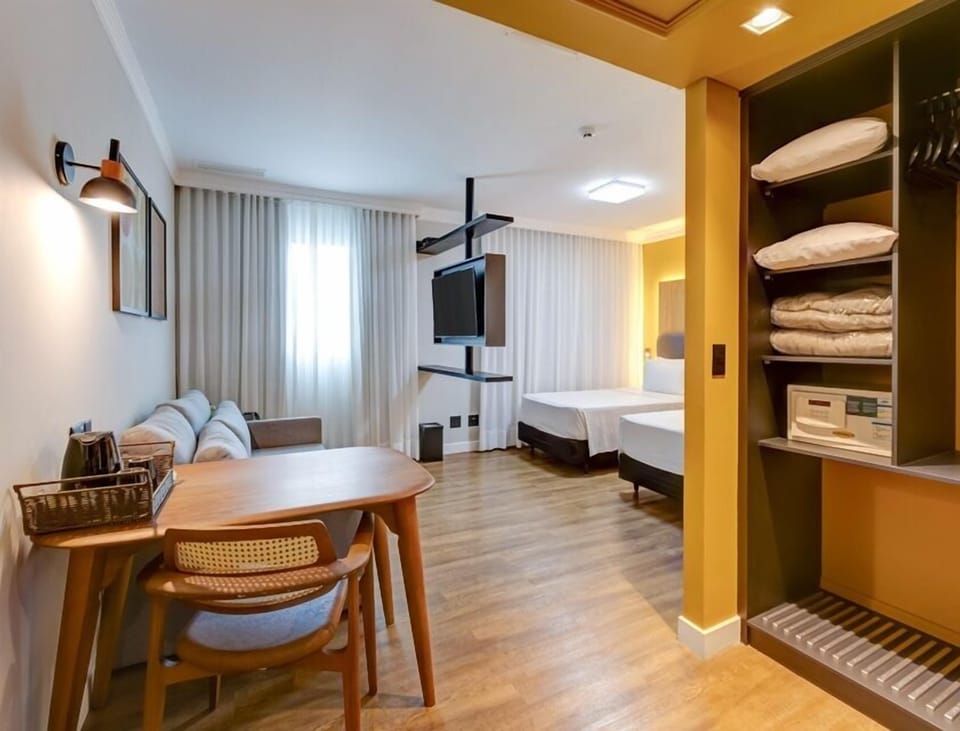 Superior Twin Room, Non Smoking | Wardrobe
