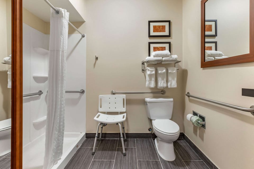 Suite, Multiple Beds, Accessible, Non Smoking | Bathroom | Combined shower/tub, hair dryer, towels