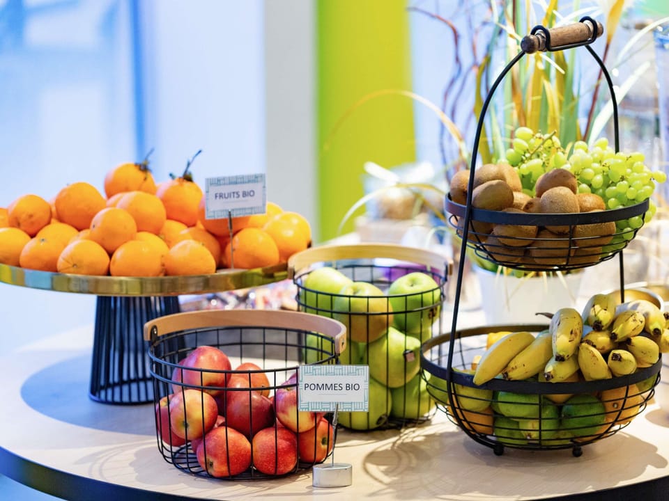 Buffet breakfast for a fee on weekends