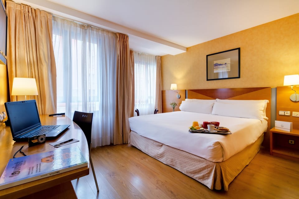 Minibar, in-room safe, individually decorated, individually furnished