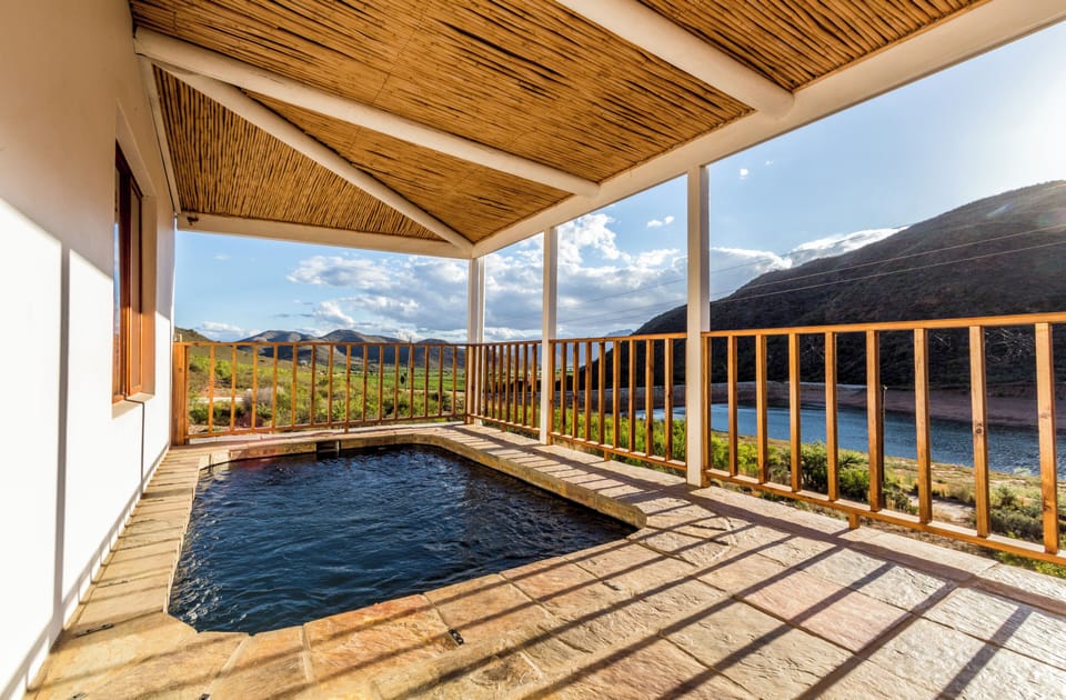 Deluxe Chalet, 2 Bedrooms, Fireplace, Mountain View | Private pool