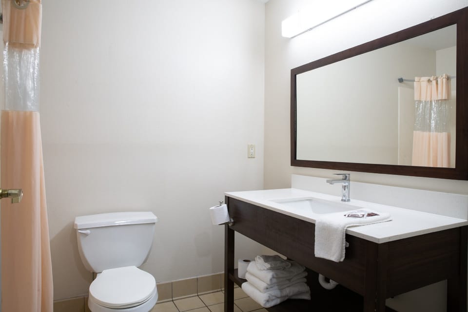 Bathtub, free toiletries, hair dryer, towels