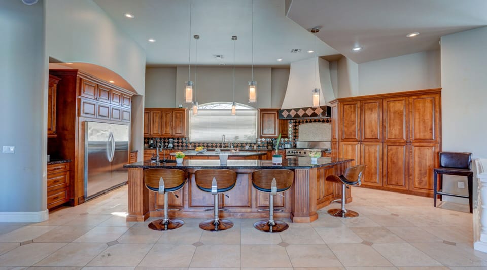 Luxury House | Private kitchen | Oven