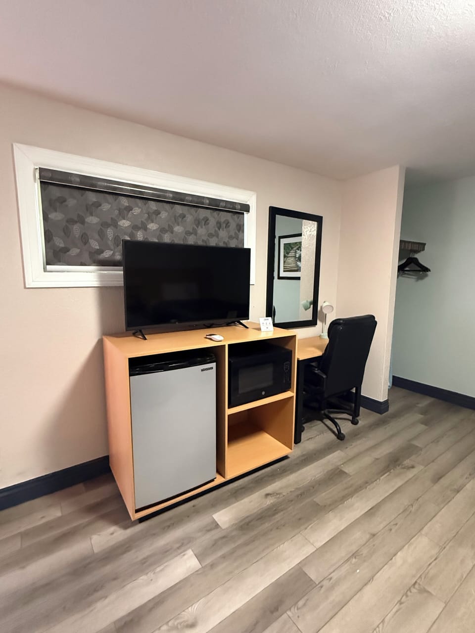 Desk, iron/ironing board, rollaway beds (surcharge), WiFi (free)