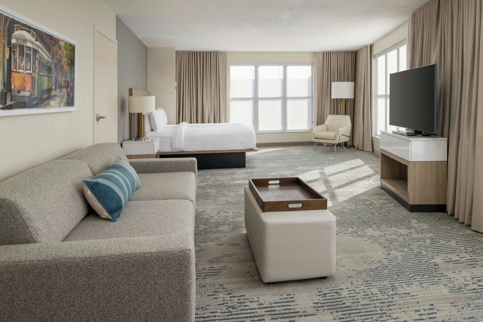 Junior Suite, 1 King Bed with Sofa bed | Desk, blackout drapes, iron/ironing board, free cribs/infant beds