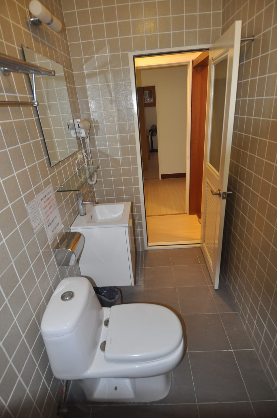 Comfort Suite, 5 Bedrooms, Annex Building | Bathroom | Shower, hydromassage showerhead, free toiletries, hair dryer