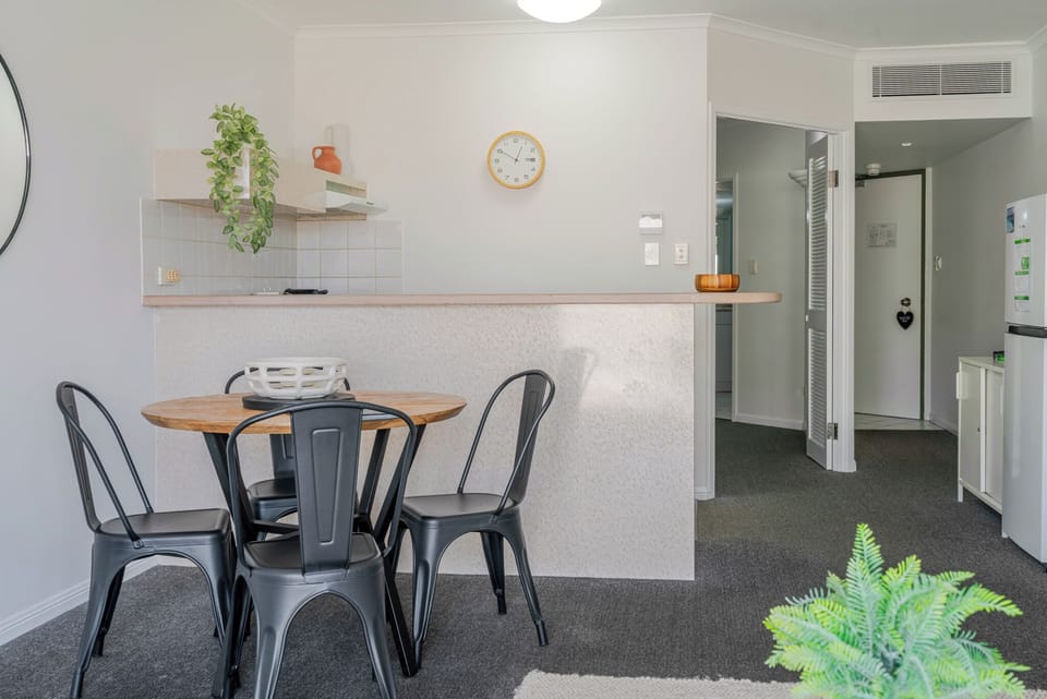 City Apartment | Dining room