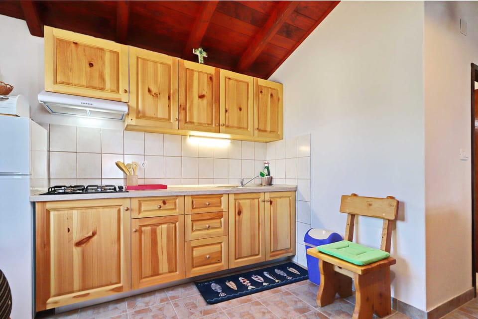 House (One Bedroom Holiday Home with Swimmin) | Private kitchen | Fridge